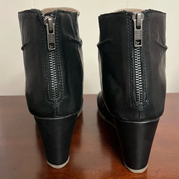 Diba True "Next N Line" Black Leather Wedge Sandals 10 NWOT - Picture 13 of 16